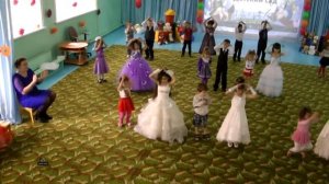 танец на выпускной "Попурри с малышами" #выпускной в детском саду
