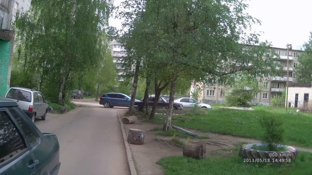 Разъезд во дворе смотреть онлайн