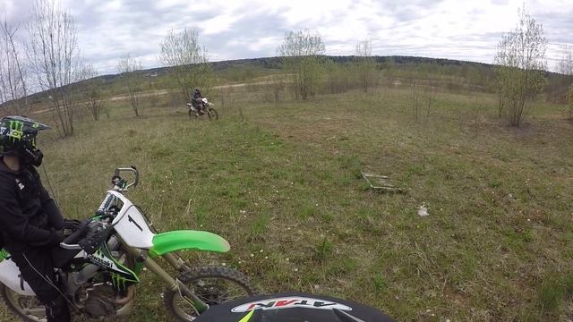 Эндуро покатушки в карьере.Yamaha Ktm или Kawasaki ?! смотреть онлайн