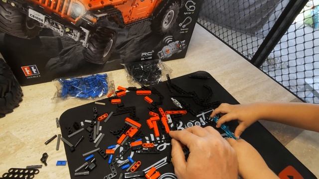 CaDA Bricks Off-road Car Adventurer Jeep C61006W Part 3