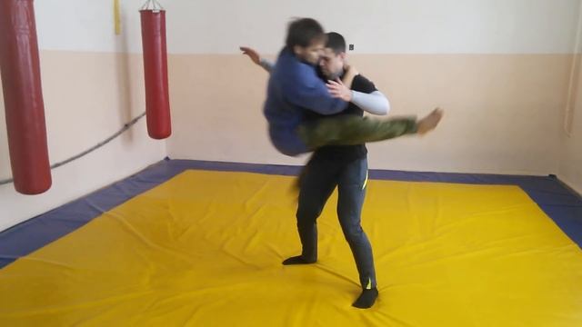 Управление весом тела в бросках. Техники бросков ногами. Система "УРвД" смотреть онлайн