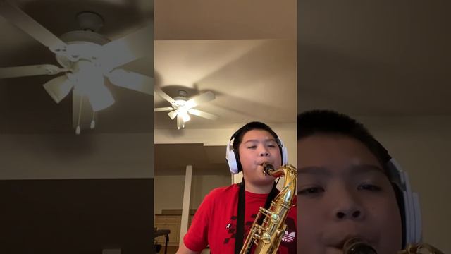 Saxphone Baby Shark смотреть онлайн