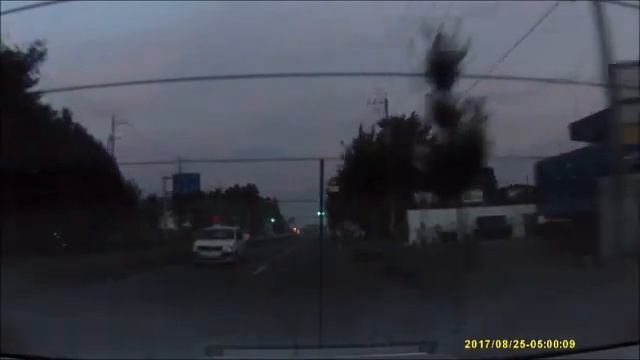 茨城基地外運転2017-08-25、典型的DQN、ｳｲﾝｶｰ無し進路変更+ｳｲﾝｶｰ寸前出しかっこいい смотреть онлайн