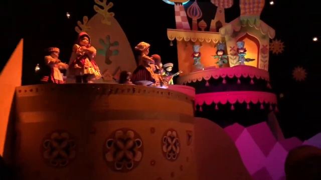 Disneyland. “It’s a small world”/ Диснейленд. Аттракцион «Маленький Мир». смотреть онлайн