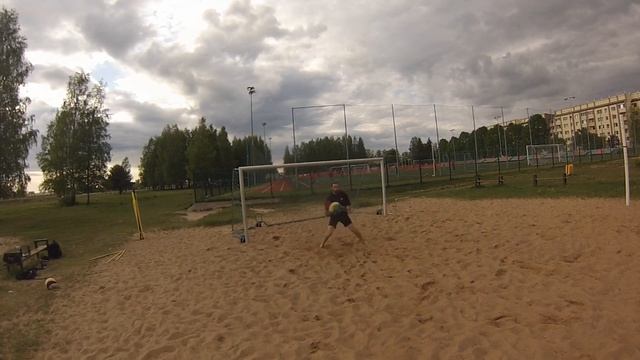 Beach Soccer Goalkeeper training | Ball Distribution, Positioning and Handling | GoPro смотреть онлайн