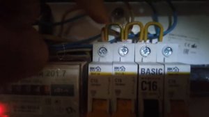 Контактная плашка(шины соединительная гребенчатая) против П-образных соединителей из кабеля