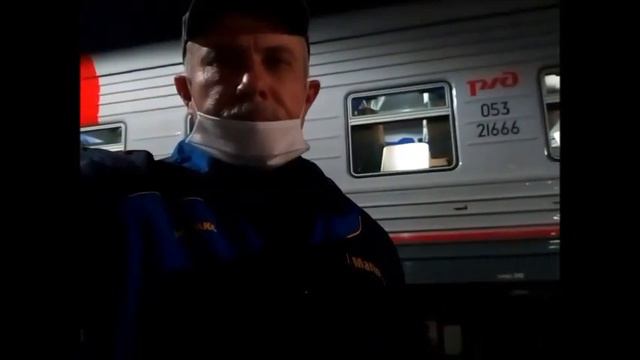 Стою на платформе железнодорожного вокзала Волгоград 1 рядом с поездом 301С/302С Волгоград Грозный смотреть онлайн