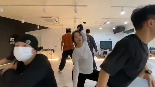 [CHOREOGRAPHY] SOWON & UMJI (소원 & 엄지) 'Better Me' Dance Practice смотреть онлайн