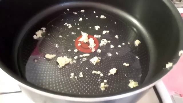 как ПРИГОТОВИТЬ СУХАРИКИ с СЫРОМ без ПОМОЩИ ! смотреть онлайн