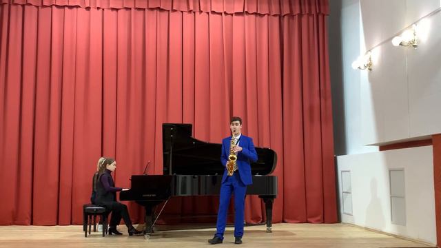 Слобожанкин Максим - Дариус Мийо - Сюита для саксофона и ф-но "Скарамуш", часть 1 смотреть онлайн