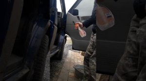 Дешёвый способ очистки ковриков в авто...