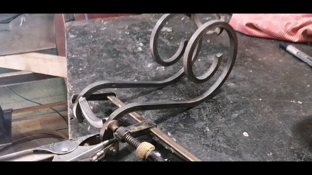 Шикарный подарок для романтического ужина из металла смотреть онлайн