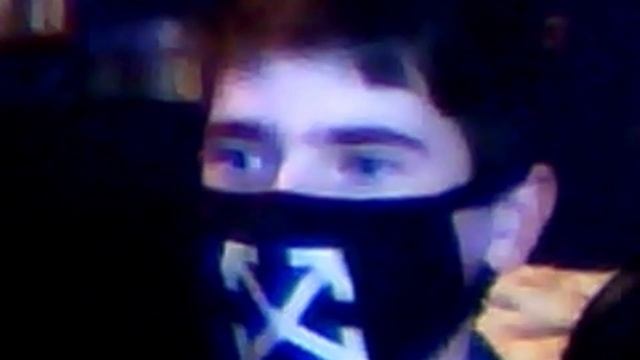 Девушка показала сиськи троим школьникам (ОНИ БЫЛИ В ШОКЕ !!!)