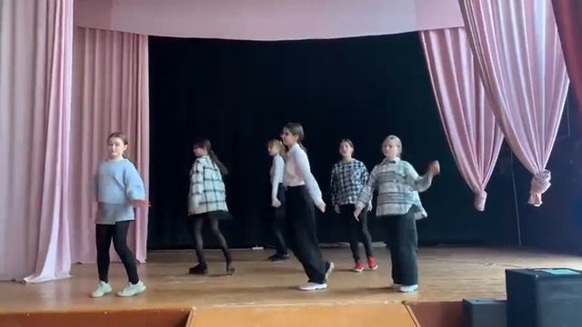 начинаем разучивать новый танец г. Курган 31гимназия 46школа смотреть онлайн