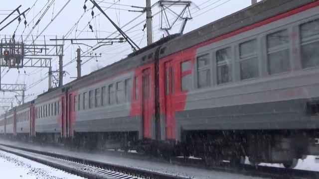 Электропоезд ЭР2Р-7085 сообщением "Черусти - Москва Казанская" смотреть онлайн