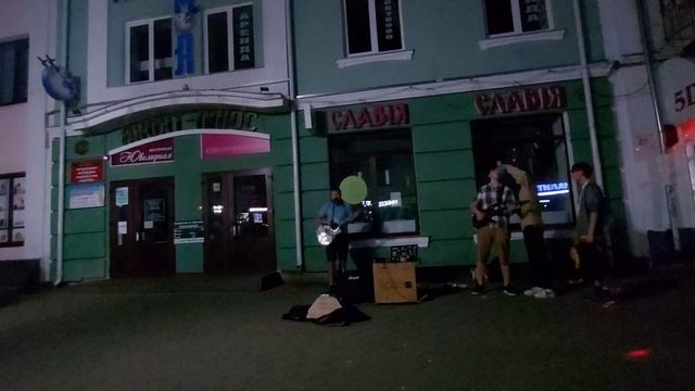 Брест. Советская. Уличный музыкант смотреть онлайн