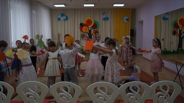 группа Фантазеры танец с листьями смотреть онлайн