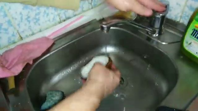 Как сделать натуральный (и дешёвый) домик для рыб . Своими руками из кокоса? смотреть онлайн