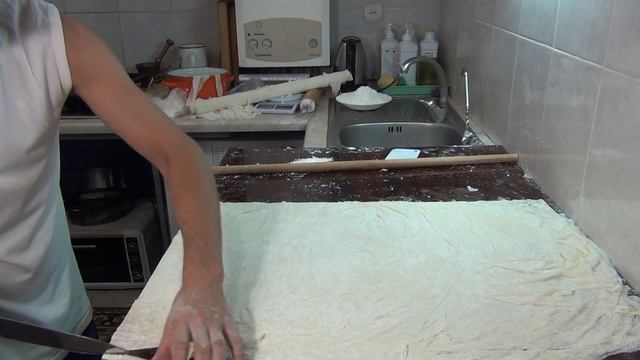 Тесто ФИЛО . Как раскатать тесто для пахлавы!El Açması Baklava !Yapılır ! Baklava Tarifi ! смотреть онлайн