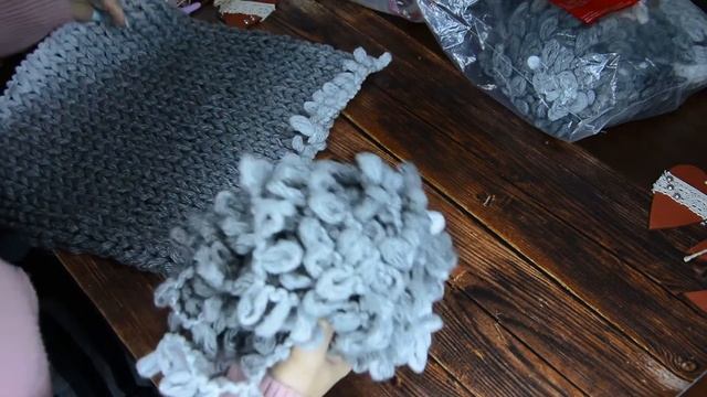 Как вязать петельчатой пряжей Шарф руками без спиц и крючка смотреть онлайн