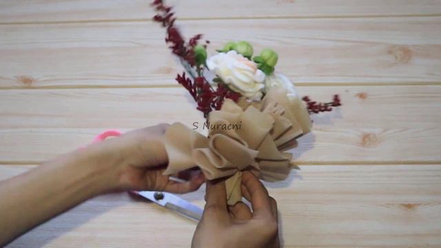 #DIY Bouquet of Flower || How to Wrap a Felt Flower Bouquet - S Nuraeni смотреть онлайн