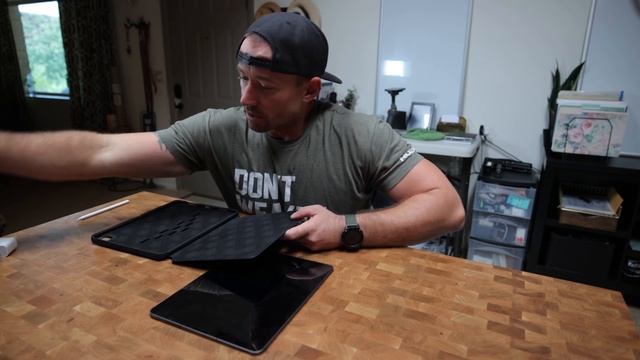 2021 Apple iPad Pro 12.9” Zugu Case смотреть онлайн