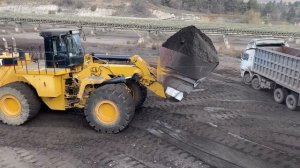 Caterpillar 992G Wheel Loader Loading Trucks With 1 Pass - Sotiriadis/Labrianidis Mining