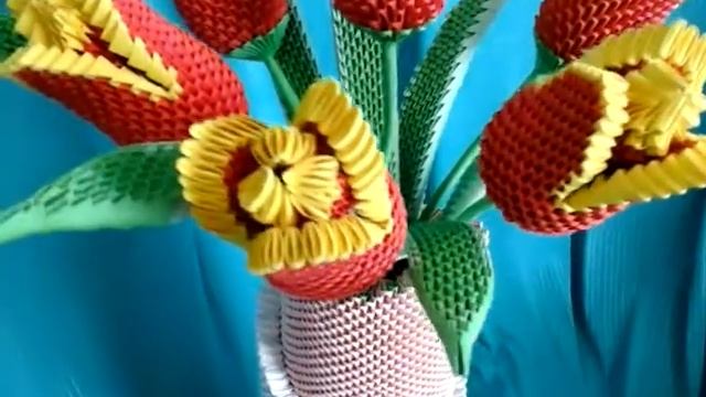 Модульное оригами, ваза с тюльпанами / Modular origami, vase with tulips смотреть онлайн