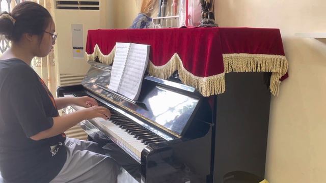 Piano - Theme from Symphony no 40 Mozart Nguyễn Hoàng Yến смотреть онлайн