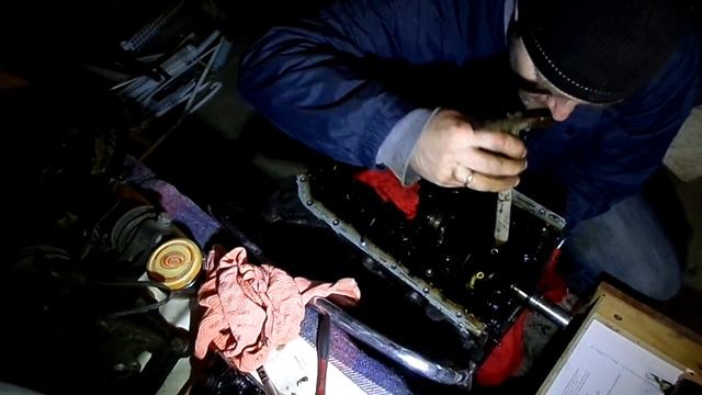 67 Снимаю поршня двигателя  Джили МК  копия  двгателя TOYOT 4А FE