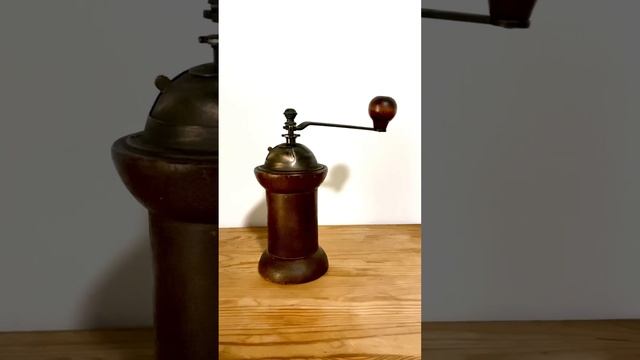 Деревянная ручная кофемолка смотреть онлайн