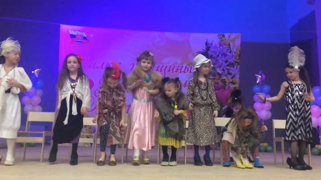 Смеялись до слёз. Зажигательный танец"Маленькие модницы".Театр танца "Гюнеш" рук-ль Антонова Ольга смотреть онлайн