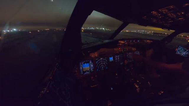 PILOT STORIES: Windy landing at Vnukovo (Moscow) | Boeing 737 | denis okan смотреть онлайн