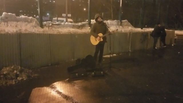 Уличные музыканты в районе метро Царицино смотреть онлайн