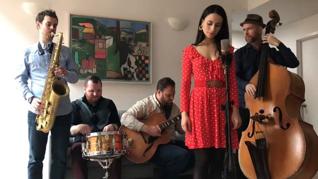 Peter & the Master Keys quartet featuring Vanessa Perea- White Christmas смотреть онлайн