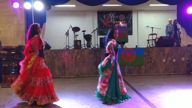 Dança Cigana -Thaís Canela e Karlla Haishan смотреть онлайн