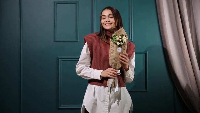 Букет из 3 белых кустовых роз смотреть онлайн