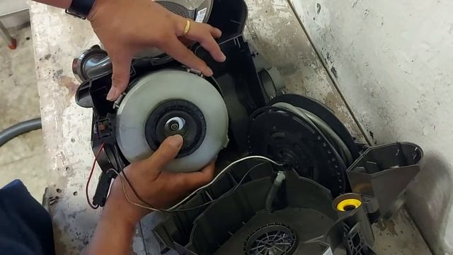 Dyson DC29 Motor replacement смотреть онлайн