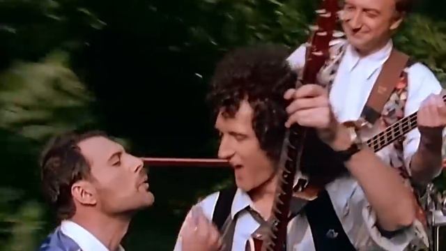Queen - Breakthru (Official Video Remastered) смотреть онлайн