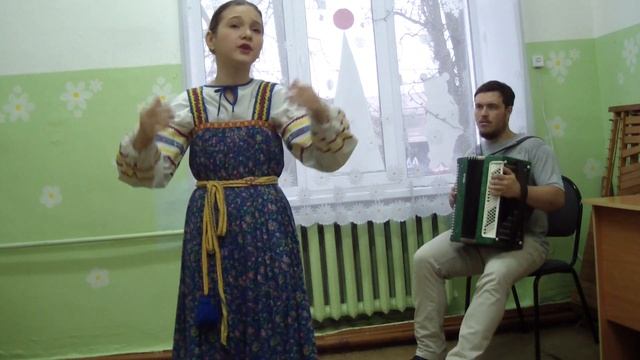 Попова Дарья "ДШИ1 г. Балашова" Плясовая песня Пензенской обл. "Поставила ведёрочки на ляду" смотреть онлайн