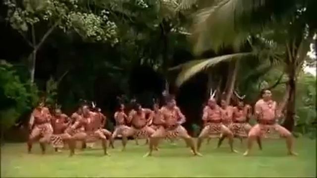 Я бы сразу убежала))) Устрашающий танец племени маори Новая Зеландия смотреть онлайн