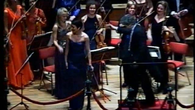 Anne Akiko Meyers Plays the Rousing Finale of Bernstein's 'Serenade' at the Concertgebouw, Holland смотреть онлайн