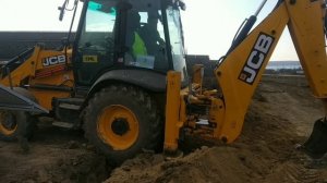 Экскаватор JCB 3CX eco, переезд траншеи
