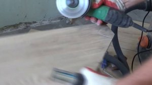 Как отрезать плитку без пыли своими руками. Простой способ.