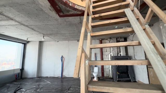 ЭТАПЫ ЗАЛИВКИ СТЯЖКИ В ЖК "НЕБО" | Ремонт двухуровневой квартиры в Москве смотреть онлайн