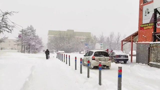 Заснеженные улицы Магадана/Уютная кофейня в городе смотреть онлайн