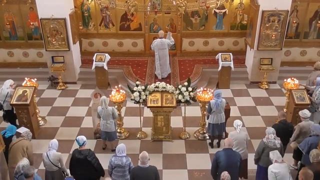 Акафист. Часы. Божественная Литургия. смотреть онлайн