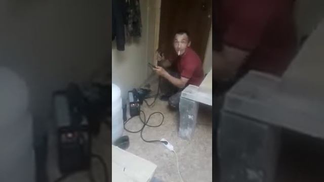 Новый способ как прикурить сигарету,если нет зажигалки! смотреть онлайн
