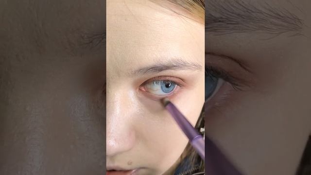 МАКИЯЖ ДЛЯ НАВИСШЕГО ВЕКА #макияжза5минут #макияжнависающеговека смотреть онлайн