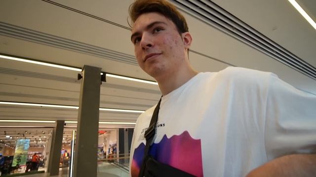 ЧТО Купит МОЙ Младший БРАТ НА 30.000 РУБЛЕЙ смотреть онлайн